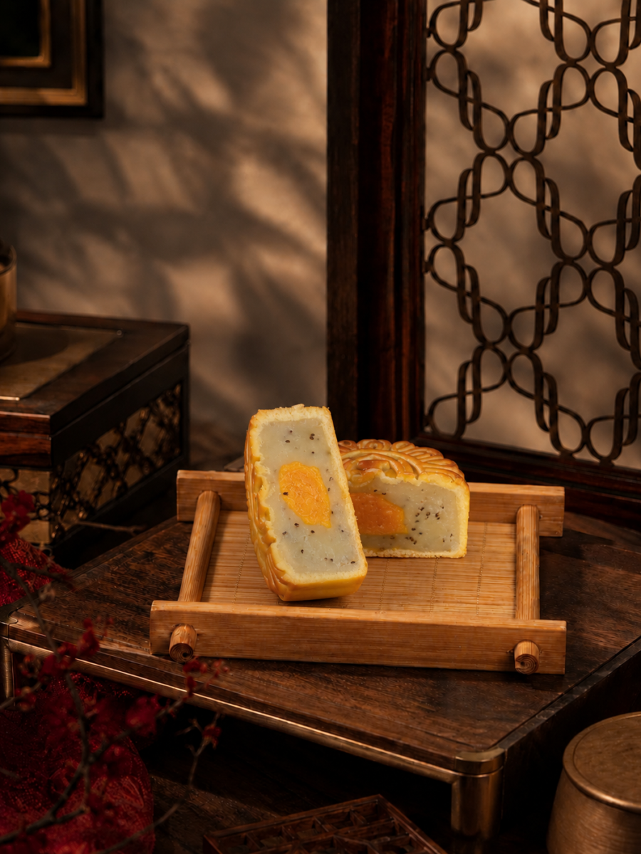 Bánh nướng Sen hạt chia trứng muối